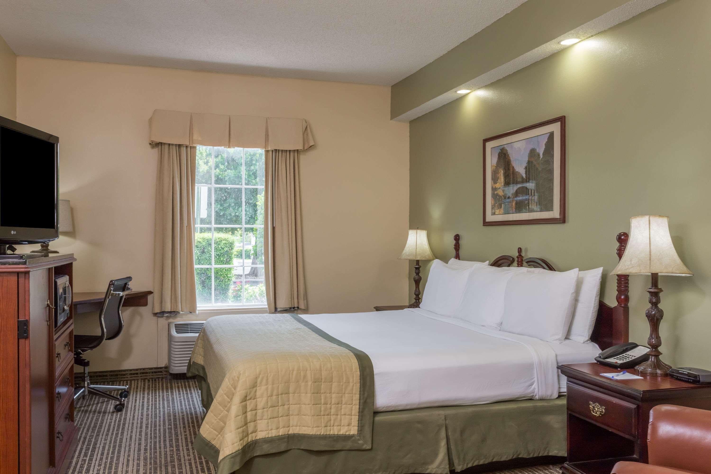 Baymont by Wyndham Lakeland Bagian luar foto