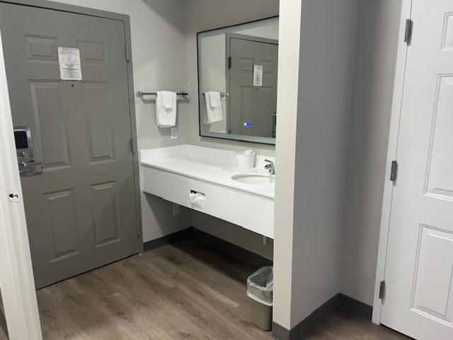 Baymont by Wyndham Lakeland Bagian luar foto