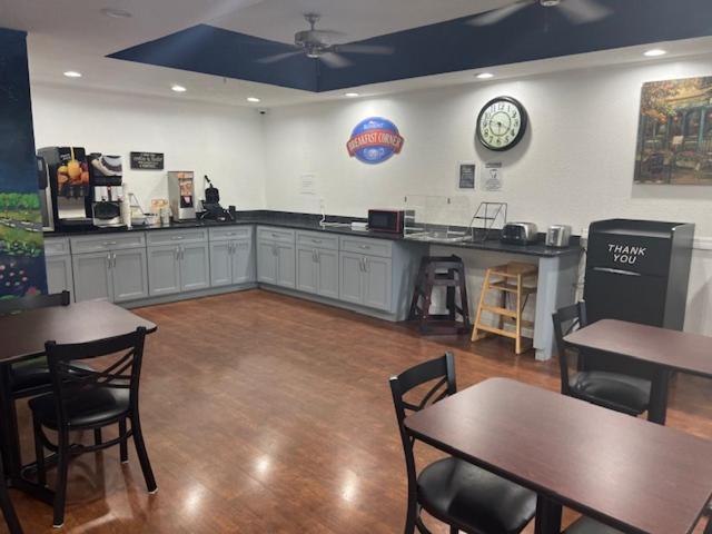 Baymont by Wyndham Lakeland Bagian luar foto