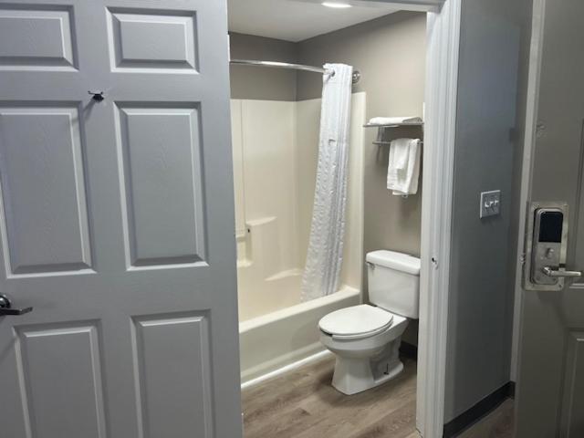 Baymont by Wyndham Lakeland Bagian luar foto