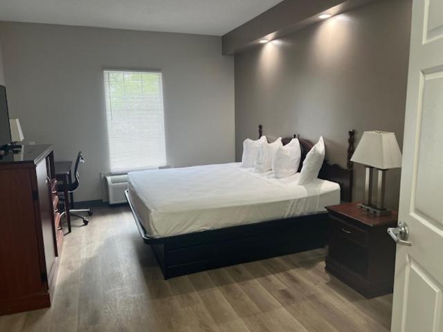 Baymont by Wyndham Lakeland Bagian luar foto
